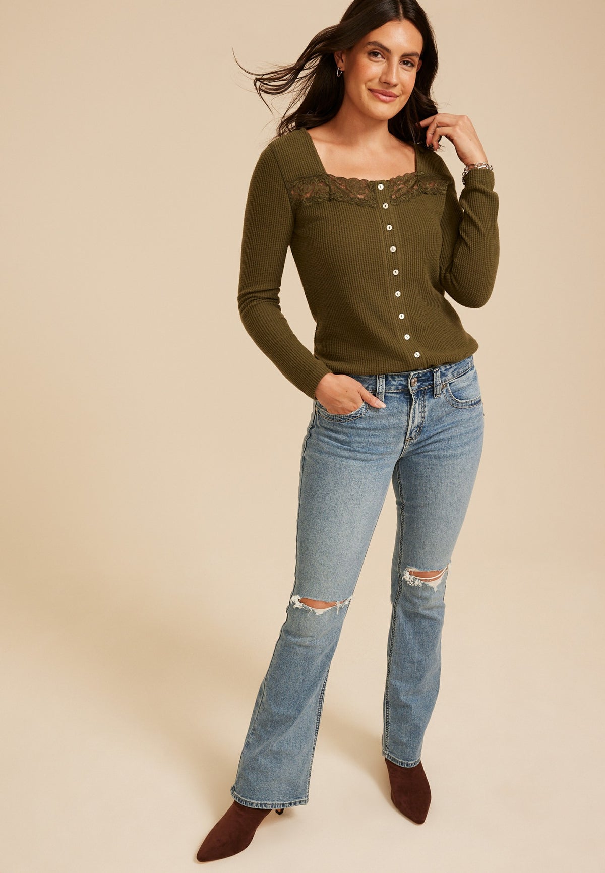 Silver Jeans Co.® Suki Curvy Mid Rise Ripped Knee Bootcut Jean