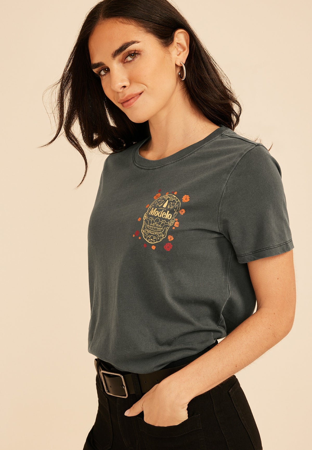 Modelo Floral Skull Classic Fit Graphic Tee