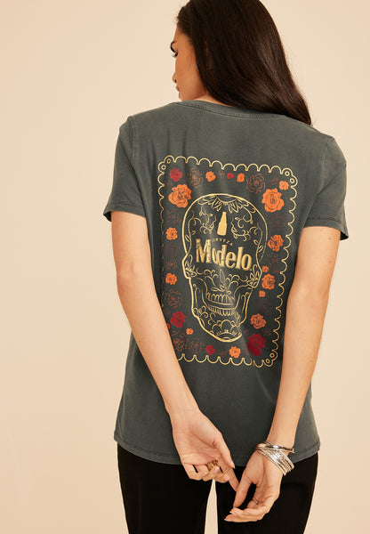 Modelo Floral Skull Classic Fit Graphic Tee
