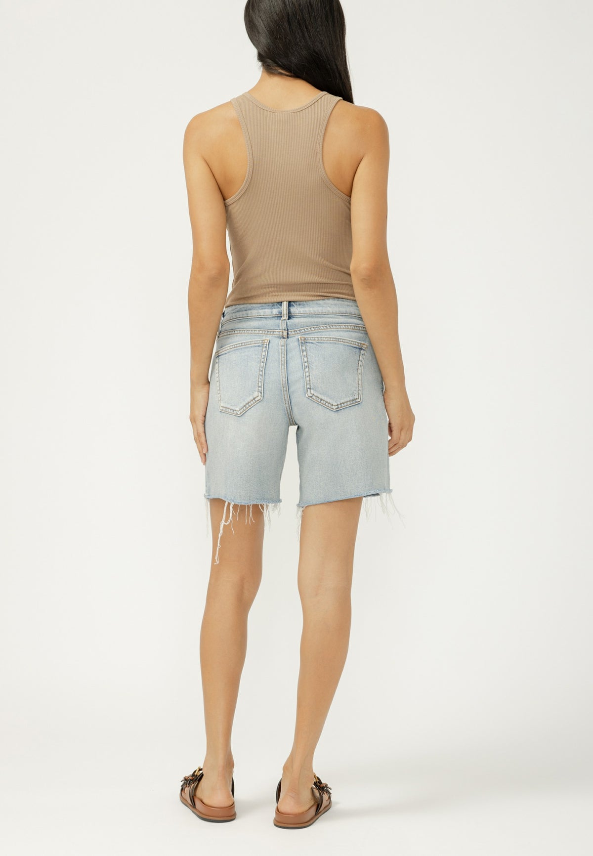 Silver Jeans Co.® Suki Curvy Mid Rise Raw Cut Hem 7in Short