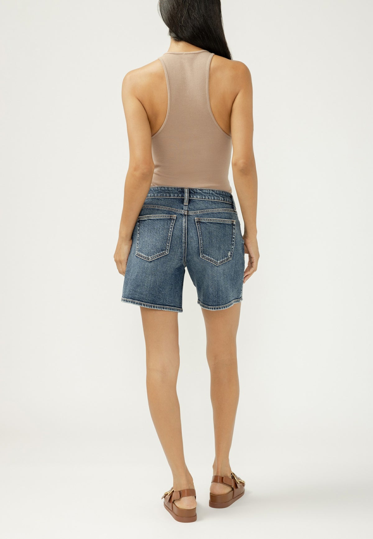 Silver Jeans Co.® Suki Curvy Mid Rise 7in Long Short