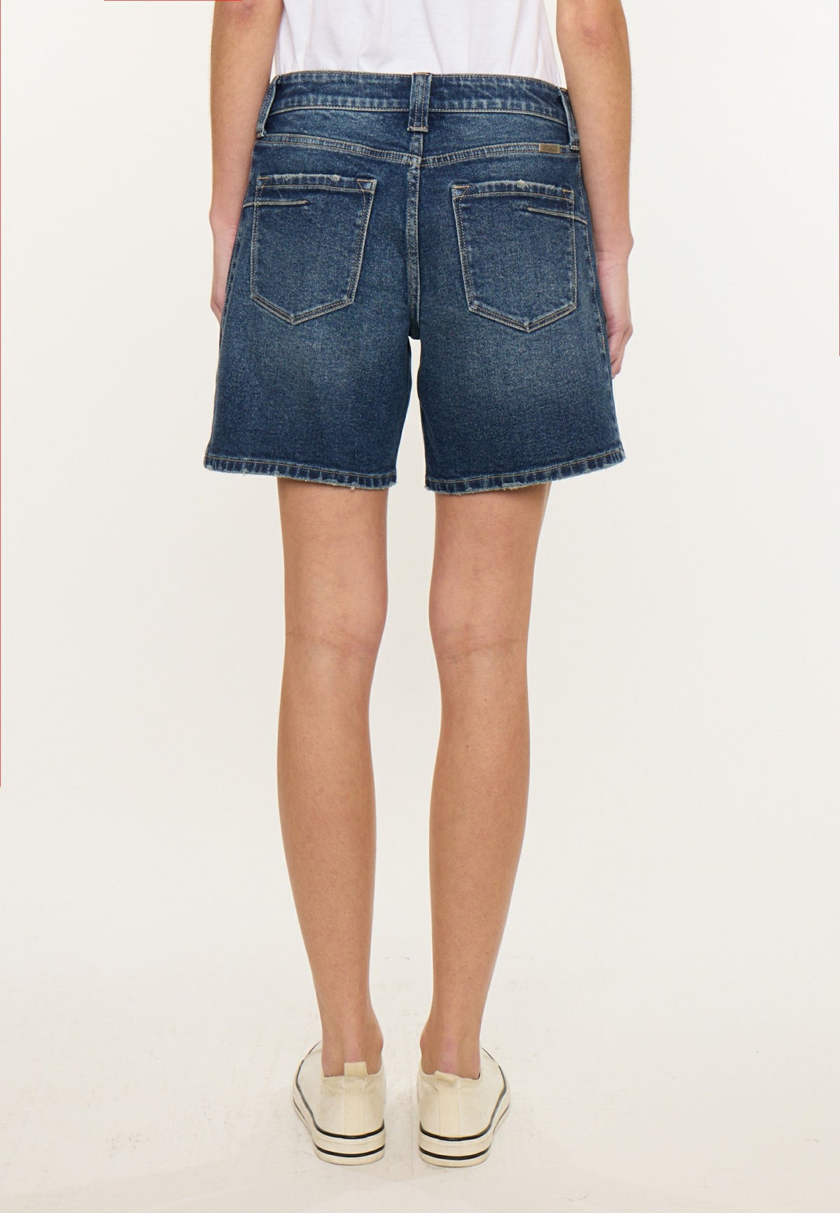 KanCan™ High Rise Relaxed 7in Mom Short