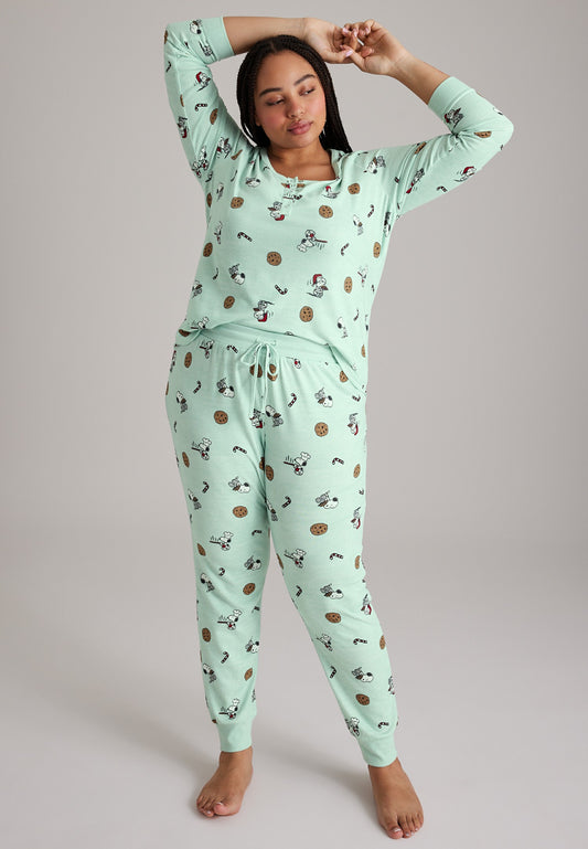 Plus Size Snoopy Holiday Hacci Pajama Set