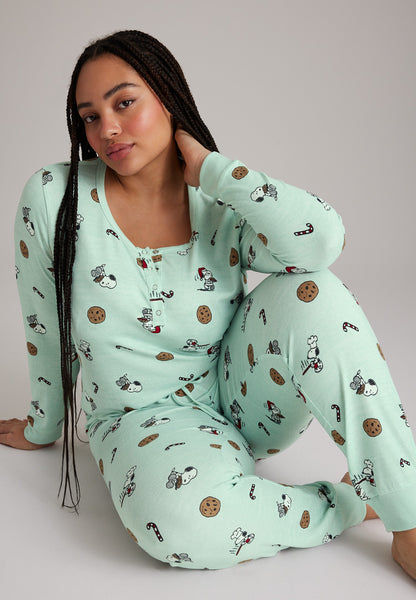 Plus Size Snoopy Holiday Hacci Pajama Set
