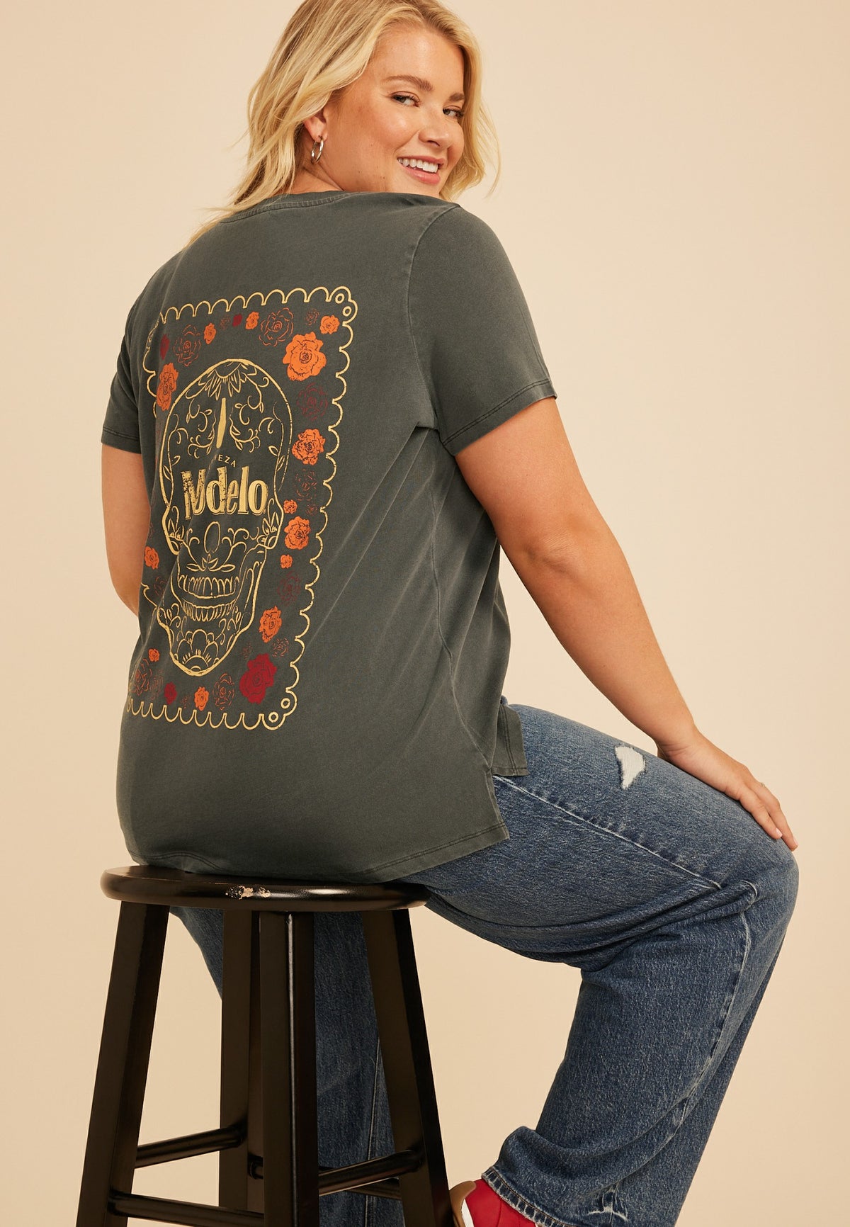 Plus Size Modelo Floral Skull Classic Fit Graphic Tee