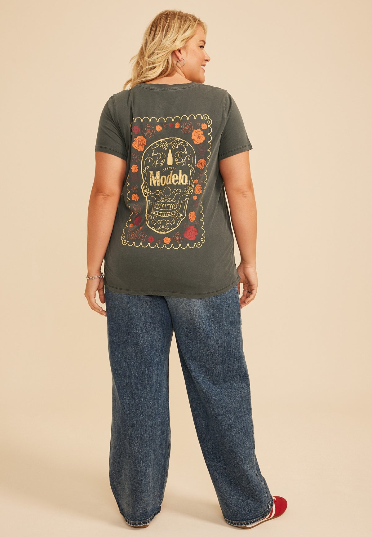 Plus Size Modelo Floral Skull Classic Fit Graphic Tee