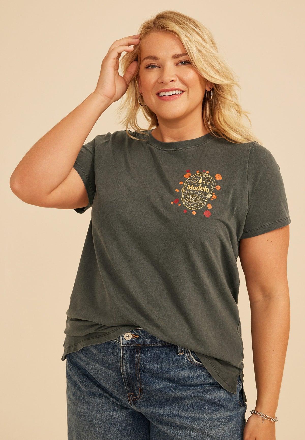 Plus Size Modelo Floral Skull Classic Fit Graphic Tee