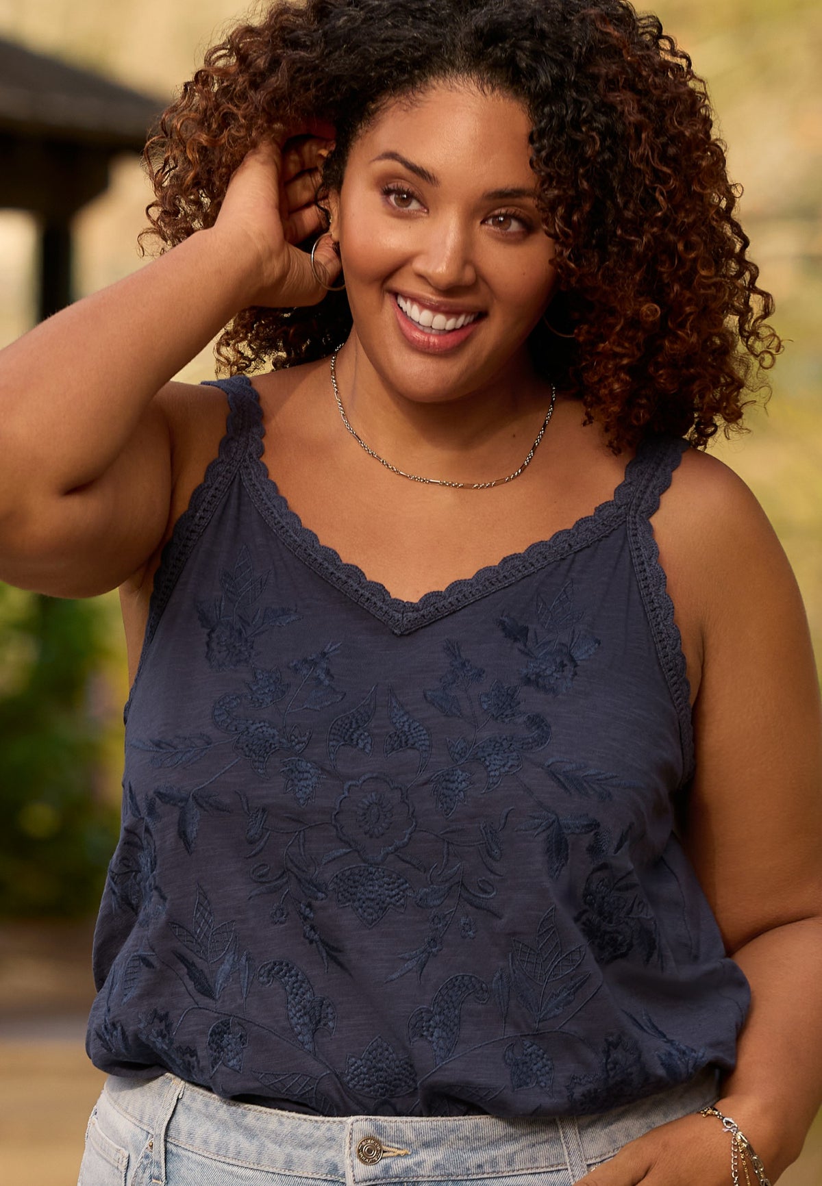 Plus Size Embroidered Scalloped Trim Tank Top