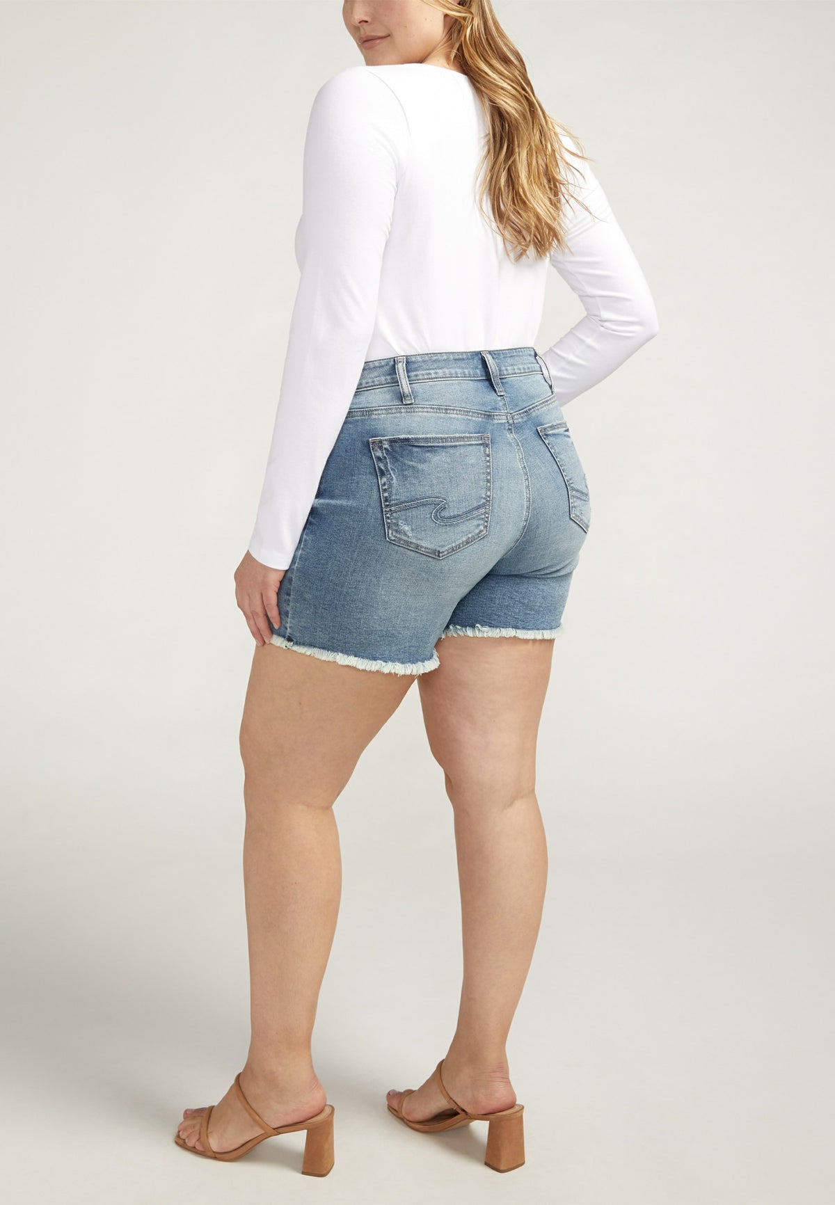 Plus Size Silver Jeans Co.® Suki Curvy Mid Rise Luxe Stretch Frayed Hem 5.5in Short